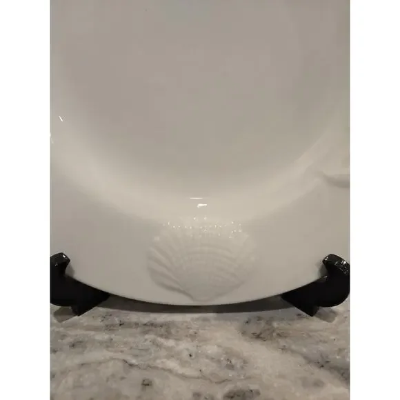 Pottery Barn Seashore Dinner Plates Set Of 2 White Seashell Starfish Nautical - Picture 2 of 10